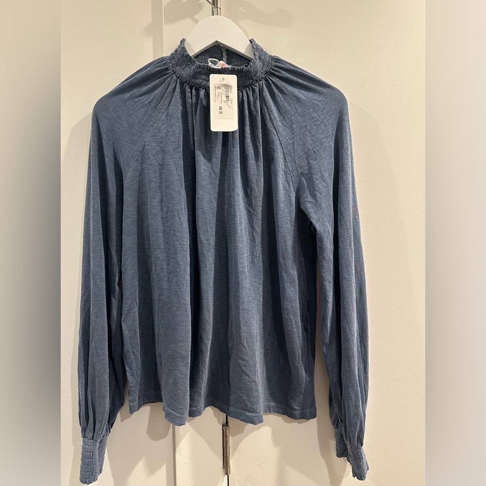 BNWT Sundry Evereve smocked blue shirt size 2
Brand new tags